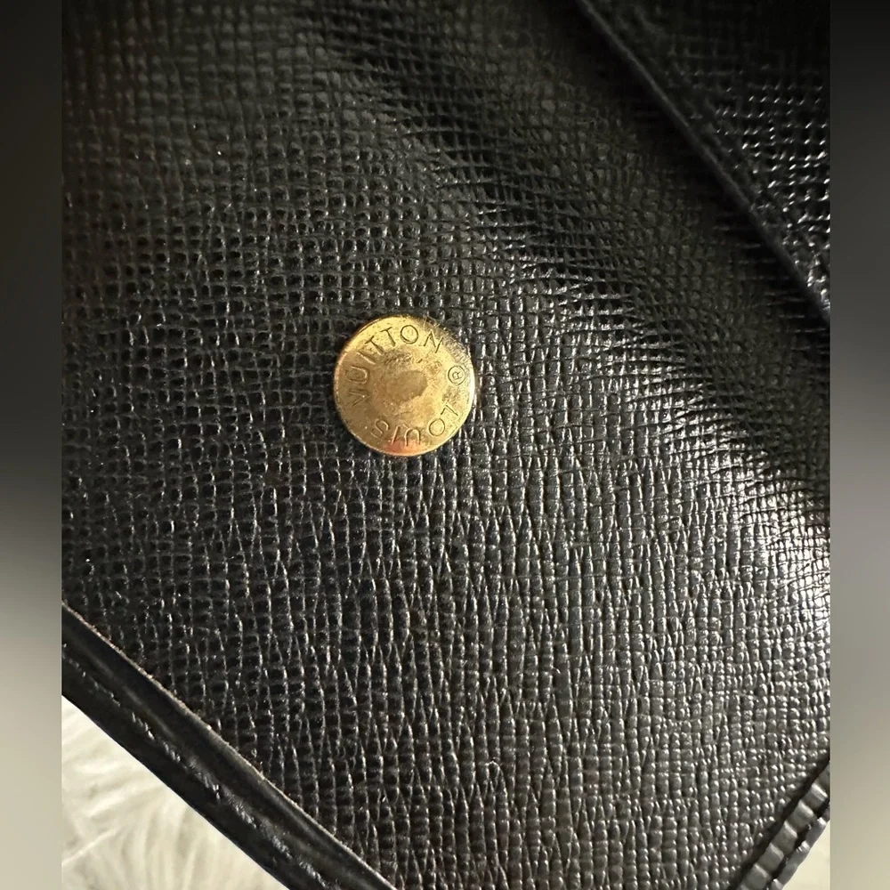 Authentic Louis Vuitton‎ Black Epi Leather 4 Key Case Holder - Picture 11 of 15